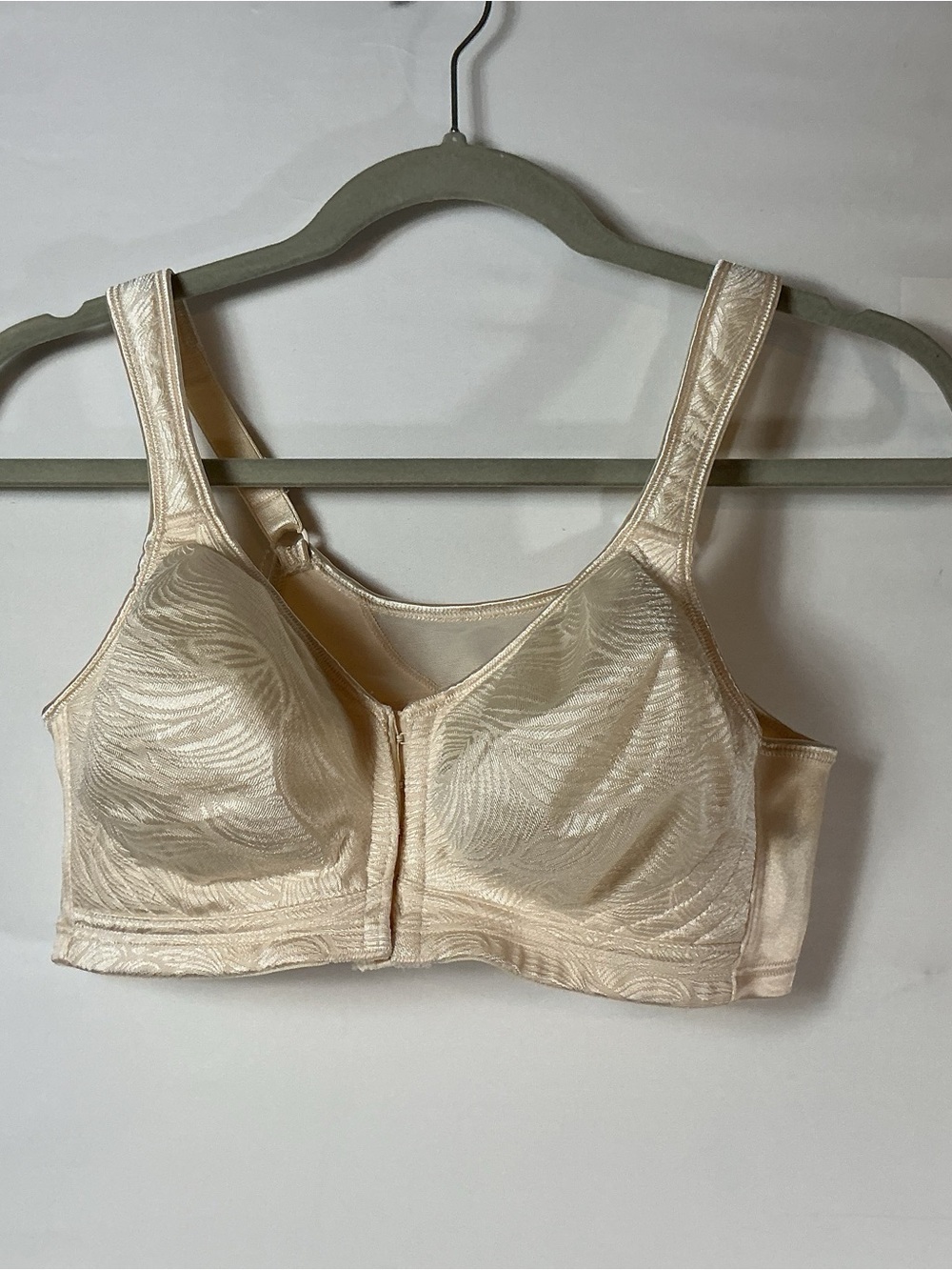 Playtex Front-Close Jacquard Bra in Cream